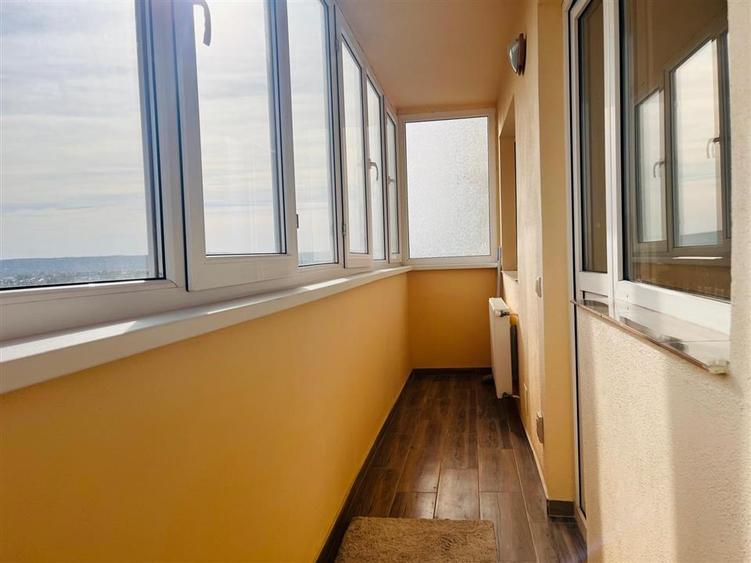 Apartament cu 3 camere decomandat, mobilat în Central