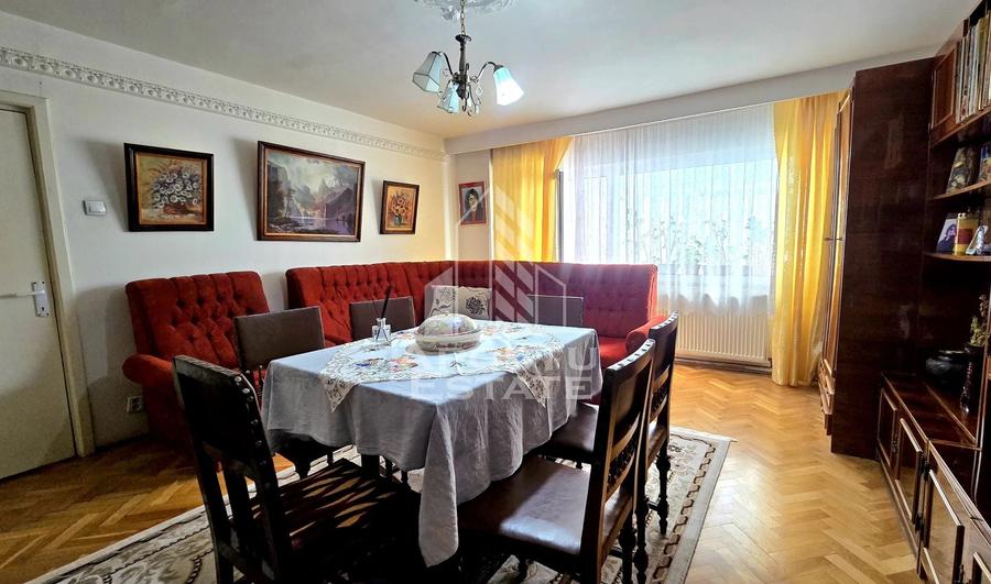 Apartament cu 3 camere decomandat, mobilat în Bucovina