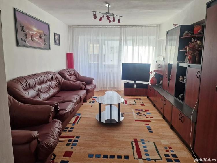 Apartament cu 3 camere decomandat în Centrul Civic