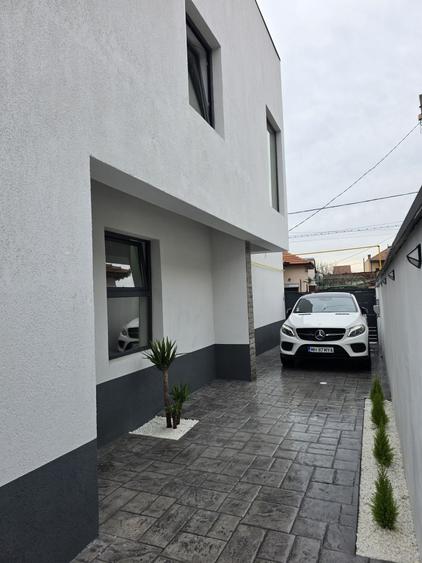 Casă cu 4 camere în Central