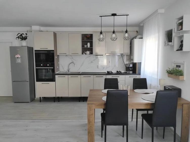 Apartament cu 2 camere semidecomandat, mobilat în Florești