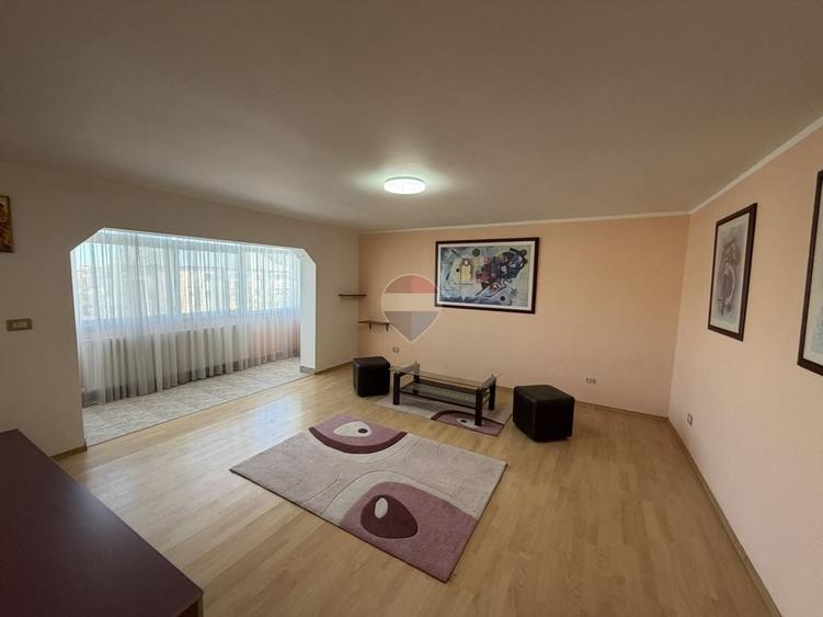 Apartament cu 3 camere decomandat în Gară