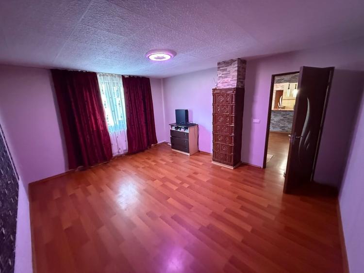 Casă individuală cu 3 camere cu Teren 200 Mp în Peco