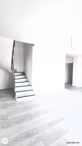 Apartament cu 5 camere decomandat în Fundeni