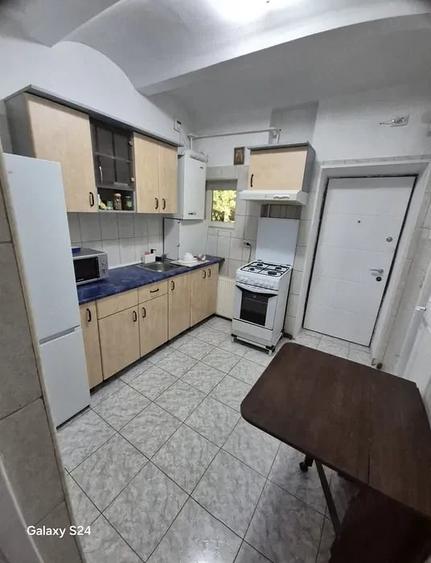 Garsonieră decomandată în Baba Novac