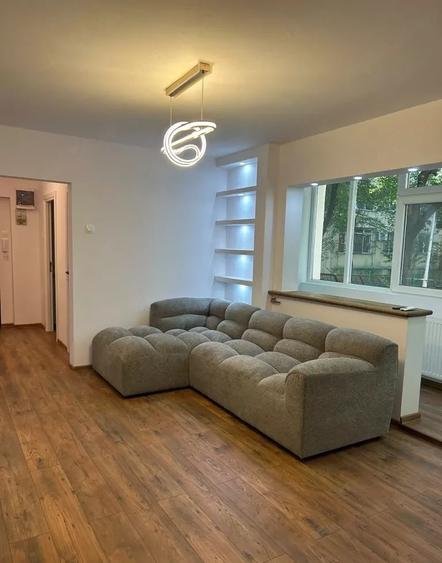 Apartament cu 3 camere decomandat, mobilat în Alexandru Obregia