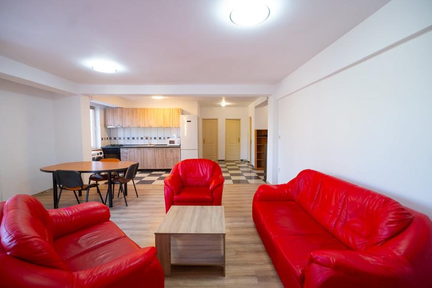 Apartament cu 3 camere decomandat în Zorilor
