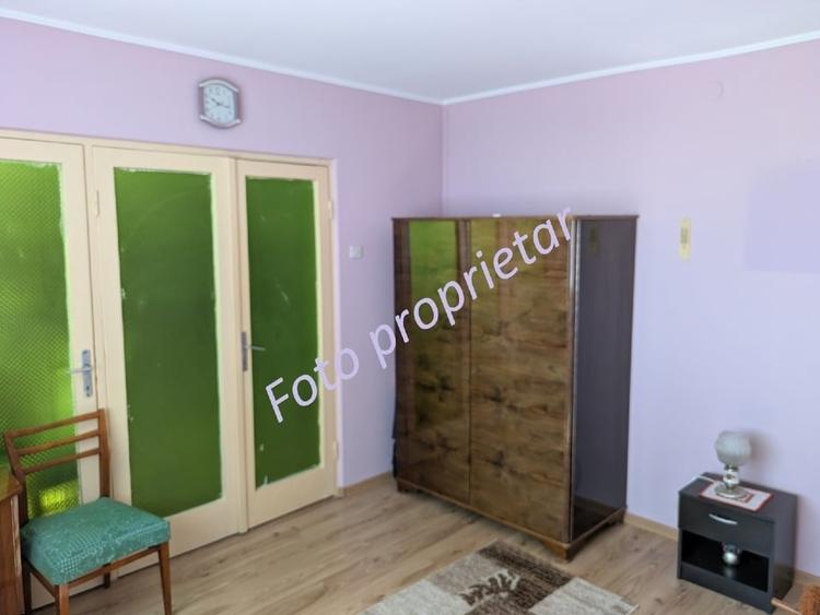 Apartament cu 3 camere semidecomandat în Simeria