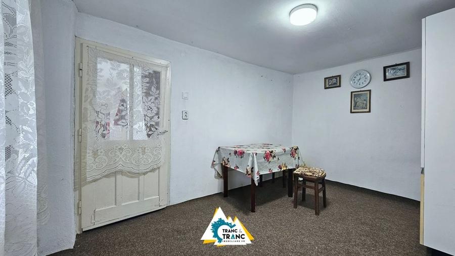 Casă cu 2 camere în stil tradițional, în Iratoșu - 12