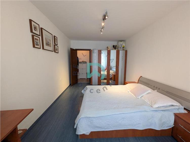 Apartament cu 3 camere decomandat în Astra