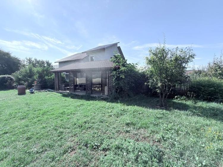 Casă individuală cu 2 camere cu Teren 2300 Mp în Cătămărești-Deal