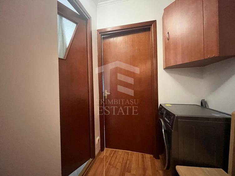 Apartament cu 3 camere semidecomandat, mobilat în Central