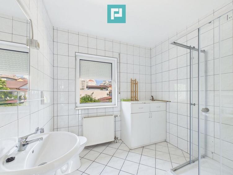 Casă individuală cu 18 camere cu Canalizare în Ultracentral