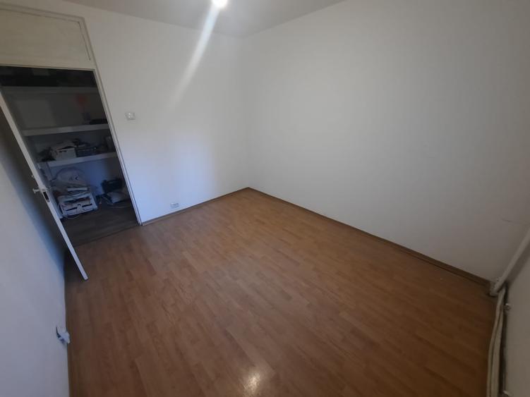 Apartament cu 3 camere decomandat, mobilat în Cug