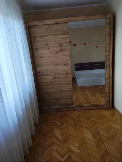 Apartament cu 3 camere semidecomandat în Colentina