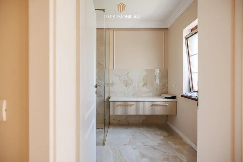 Casă cu 6 camere cu Teren 250 Mp în Mehala