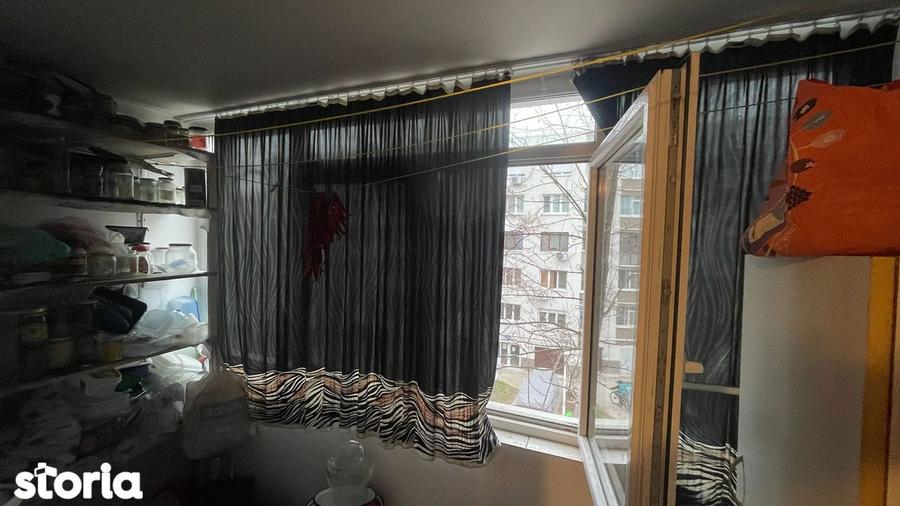 Apartament cu 4 camere decomandat în Valea Ialomiței