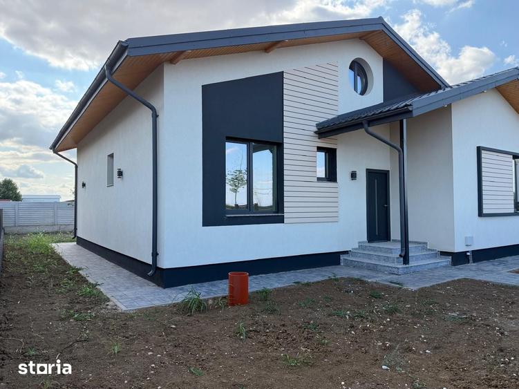 Casă cu 4 camere cu Teren 450 Mp în Central