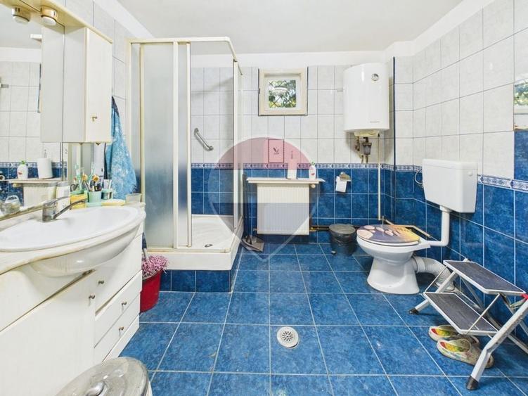 Casă individuală cu 6 camere cu Teren 2800 Mp în Butimanu