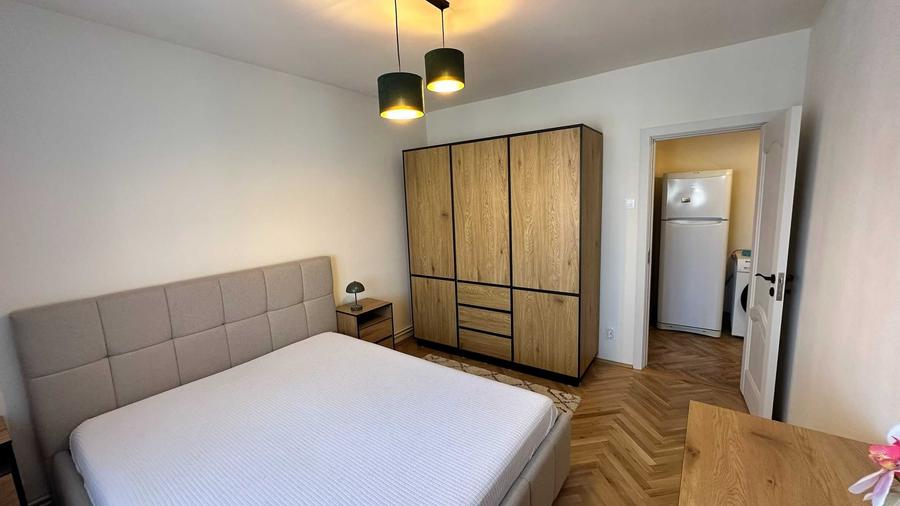 Apartament cu 3 camere decomandat în Central