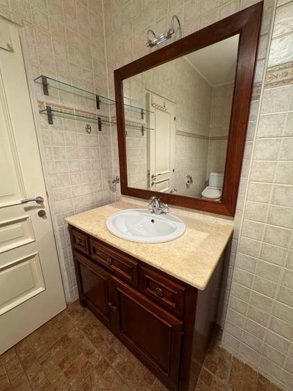Apartament cu 3 camere semidecomandat în Aviatorilor