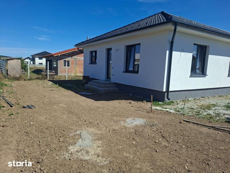 Casă cu 3 camere cu Teren 481 Mp în Cristian