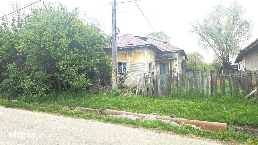 Casă cu 2 camere cu Teren 923 Mp în Scoarța