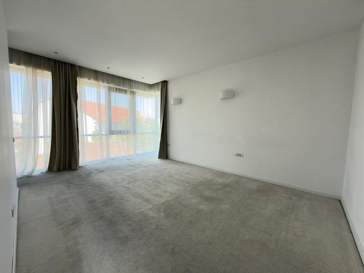 Apartament cu 3 camere decomandat în Universitate