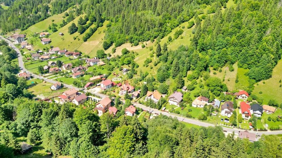 Hotel/Pensiune, de 400 mp, în Moieciu de Jos