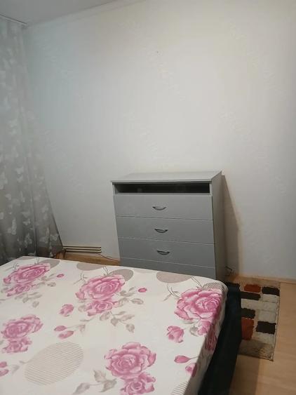Apartament cu 2 camere semidecomandat în Podu Roș