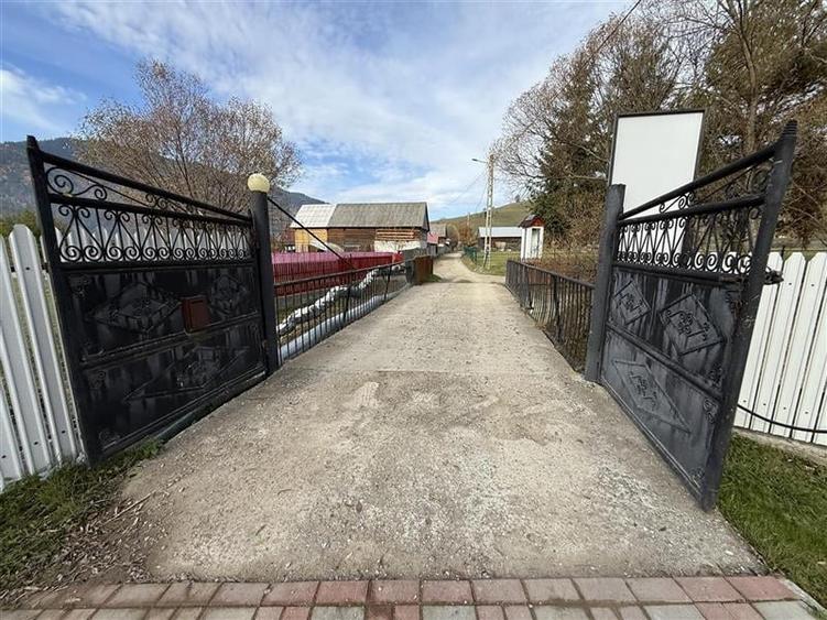 Spațiu comercial, de 1,300 mp, în Ghimeș-Făget