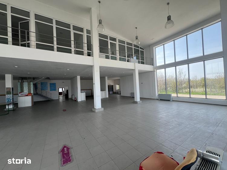 Spațiu comercial, de 2,100 mp, în Pielești