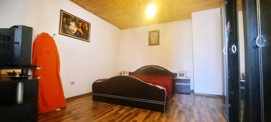 Casă individuală cu 9 camere cu Canalizare în Caragiale