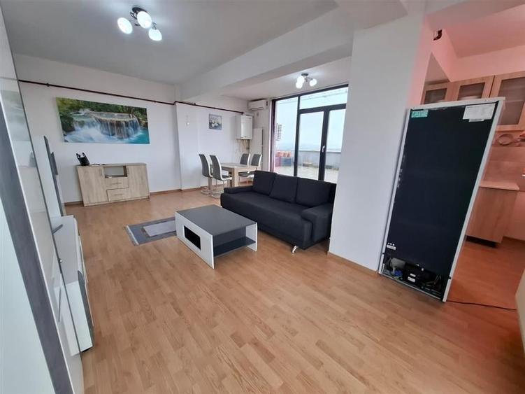 Apartament cu 3 camere semidecomandat, mobilat în Șelimbăr