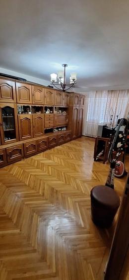 Apartament cu 3 camere decomandat în Nicolae Titulescu
