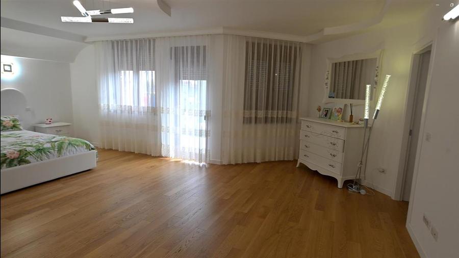 Casă individuală cu 8 camere cu Canalizare în Bosanci