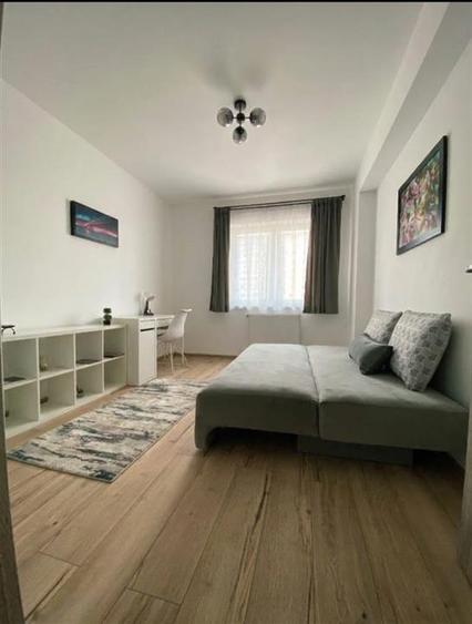Apartament cu 3 camere decomandat, mobilat în Tractorul