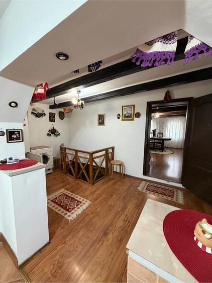 Casă cu 4 camere cu Teren 700 Mp în Central