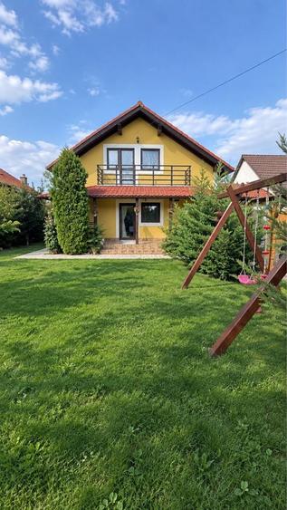 Casă cu 4 camere în Sânmihaiu Român