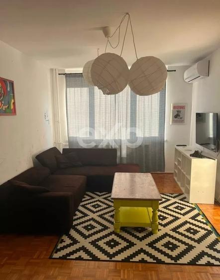 Apartament cu 3 camere semidecomandat, mobilat în Central