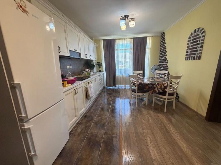 Apartament cu 3 camere decomandat, mobilat în Nord-Est