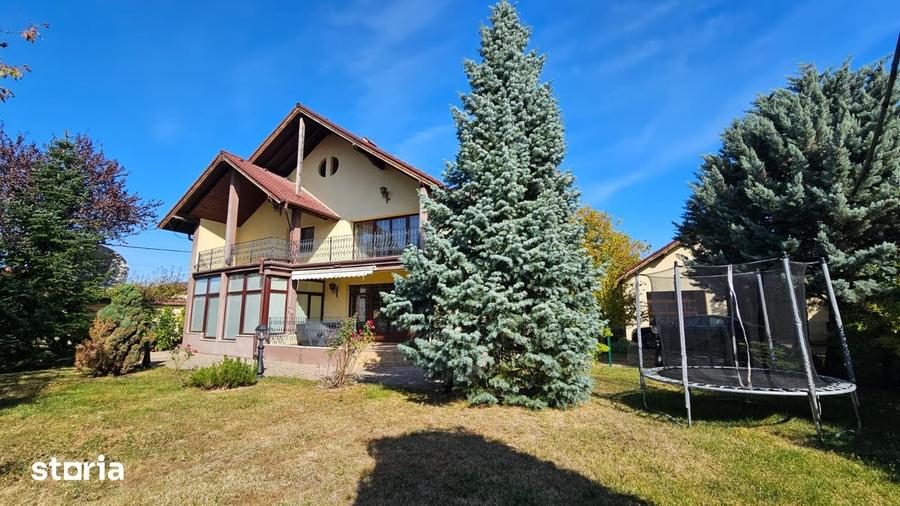 Casă cu 8 camere cu Teren 1000 Mp în Sânpetru