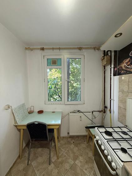 Apartament cu 3 camere decomandat în Apărătorii Patriei