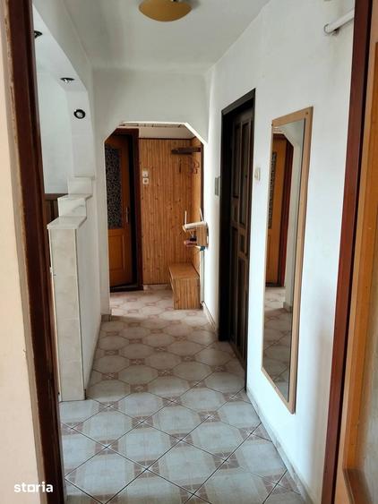 Apartament cu 2 camere decomandat, mobilat în Vasile Aaron