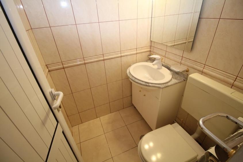 Apartament cu 3 camere decomandat, mobilat în Decebal
