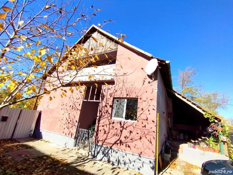 Casă cu 5 camere cu Teren 700 Mp în Turnu