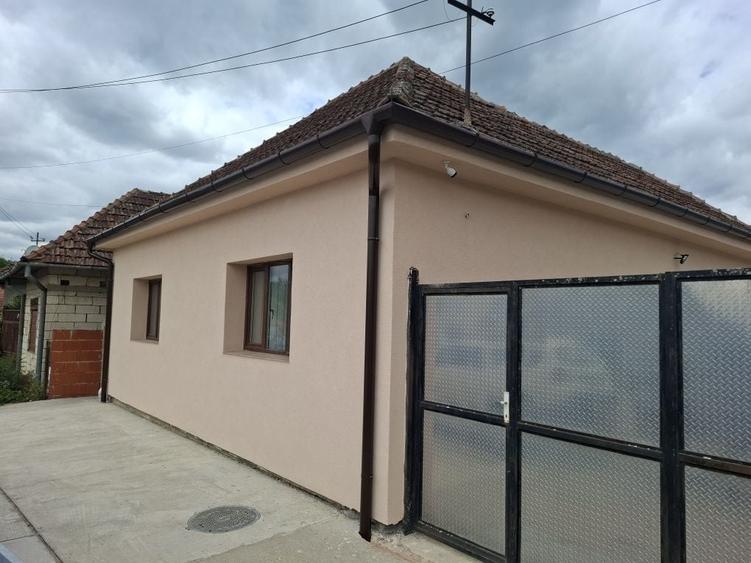 Casă cu 4 camere în Ceișoara