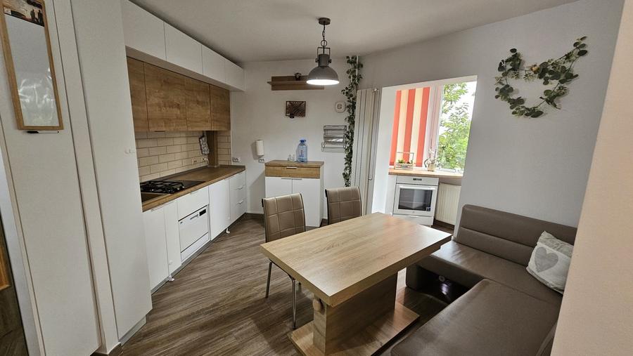 Apartament cu 3 camere semidecomandat, mobilat în Girocului