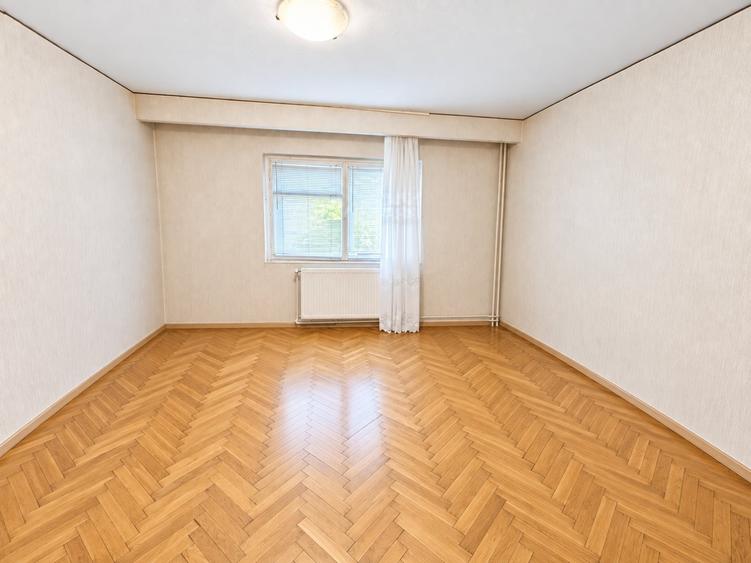 Apartament cu 3 camere decomandat în Vitan