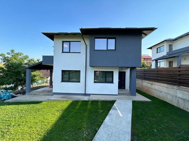 Casă cu 4 camere cu Teren 440 Mp în Breazu